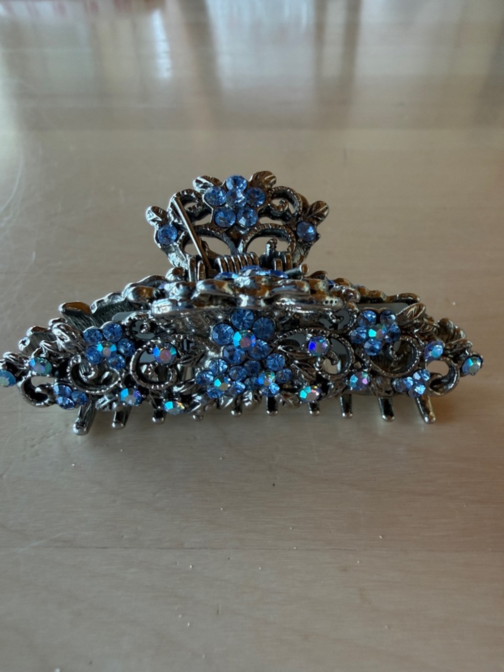 Vintage Style Ornate Silver-Tone Blue Rhinestone Floral Hair Claw Clip - Picture 3 of 6